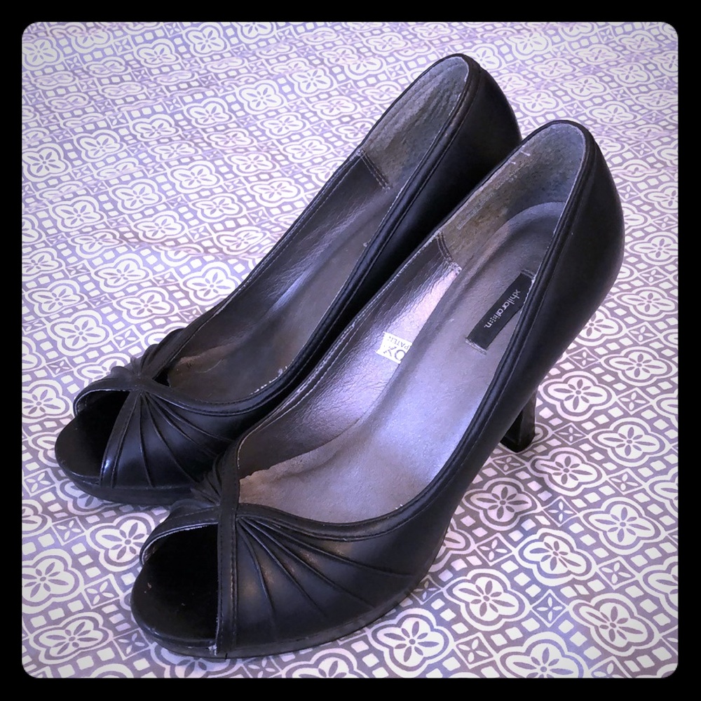 Xhilaration peep-toed heels